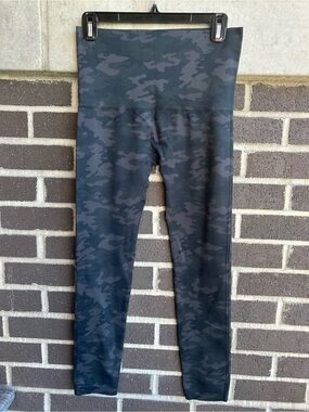 SPANX Black & Gray Camo Leggings Size 1X